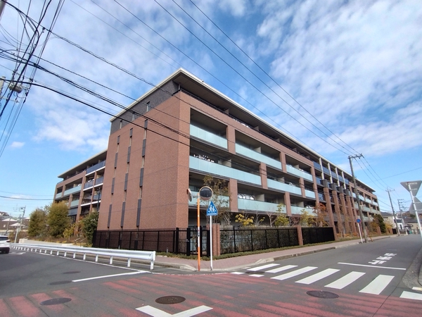 【デュオセーヌ横濱東戸塚】外観