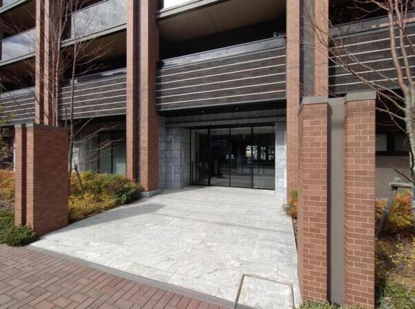 【デュオセーヌ横濱東戸塚】エントランス
