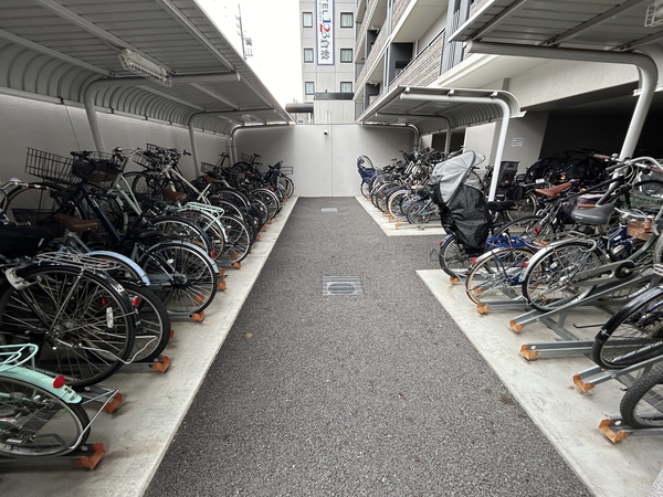 【サーパス老松中央】駐輪場