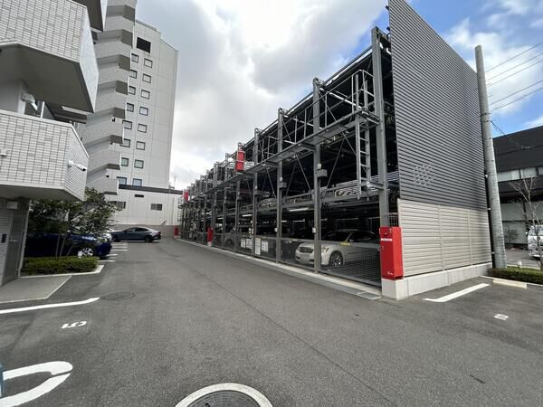 【サーパス老松中央】駐車場