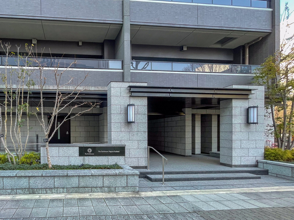 【ザ・パークハウス名古屋伏見】エントランス