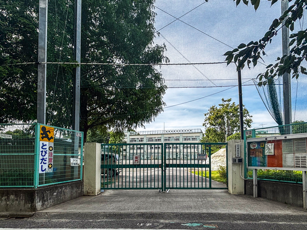 井荻小学校まで約950m(徒歩12分)
