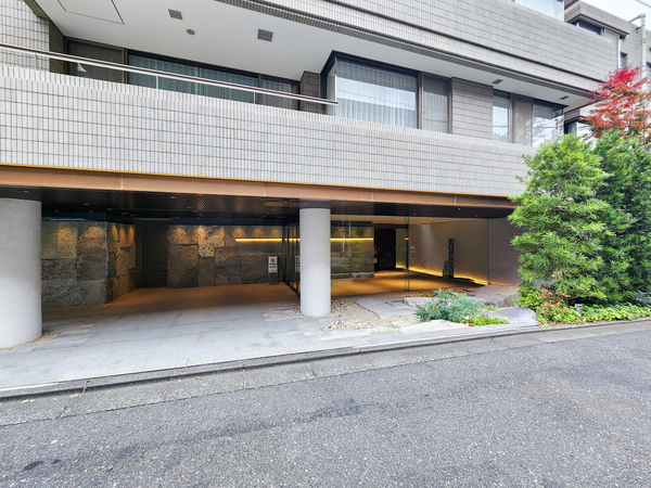 【ウエリスステージ元麻布】エントランス