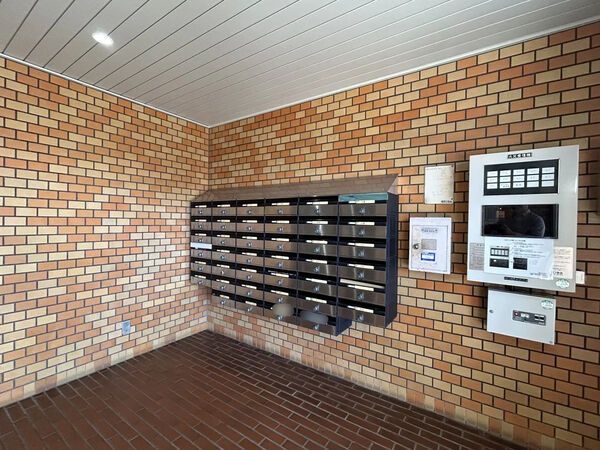 【六番町スワローハイツ】集合ポスト 【六番町スワローハイツ】集合ポスト