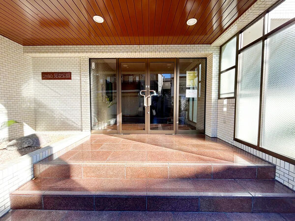 【シャルム見次公園】エントランス 【シャルム見次公園】エントランス