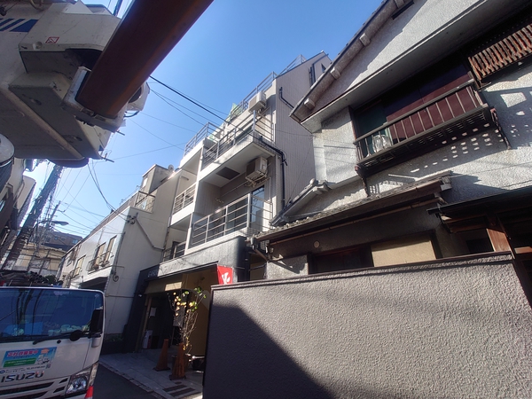 【ガーデン鷹乃羽】外観