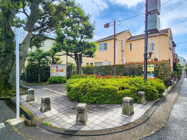 北沢一丁目丘の上公園まで約300m(徒歩4分)