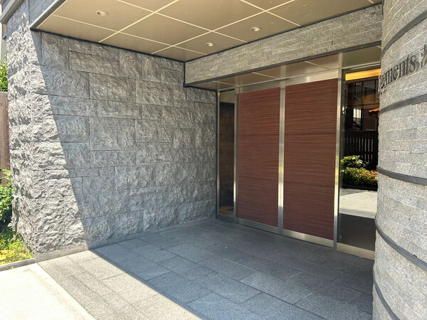 【ロジュマン茨木下中条】エントランス