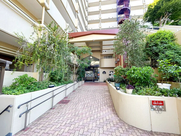 【アンバサダー横浜松見町】エントラン1