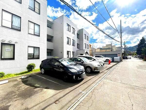 【宮の森パークマンション】共用部分（駐車場）