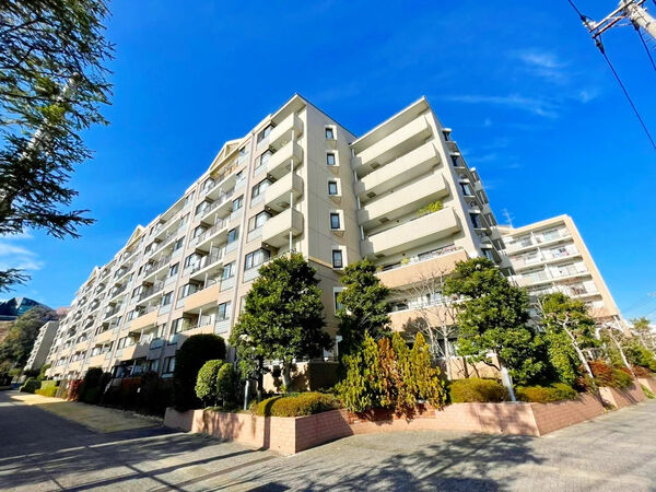 【新山下ベイシティ】外観1