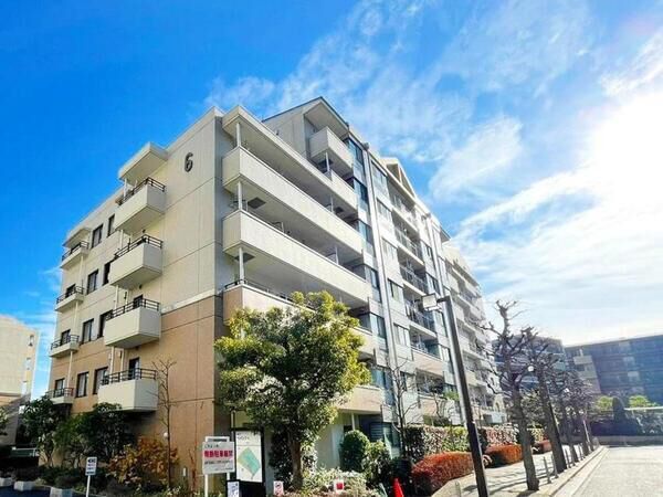 【新山下ベイシティ】外観2