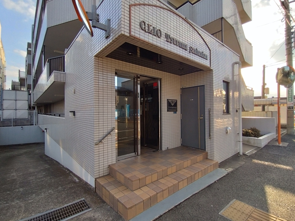 【クリオ鶴間参番館】エントランス