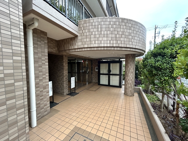 【ロイヤルシャトー幕張本郷】エントランス 【ロイヤルシャトー幕張本郷】エントランス