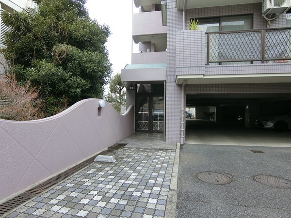 【アーバンコート蟹ヶ谷】エントランス
