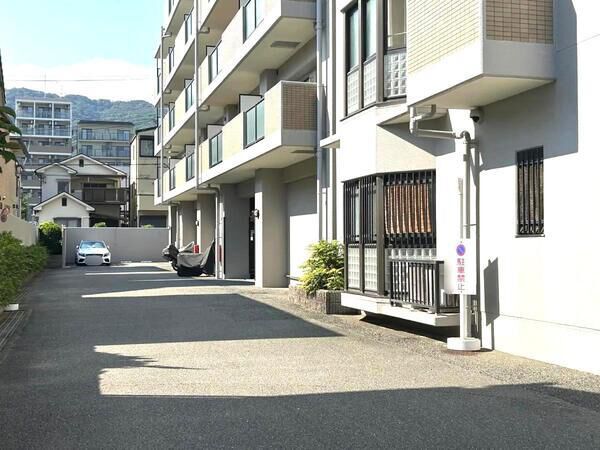 【カルム東灘】共用部分(駐車場) 【カルム東灘】共用部分(駐車場)