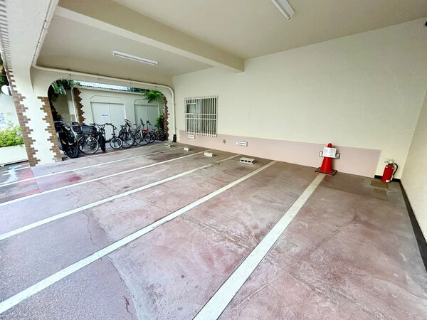 【原宿インペリアルハイツ】駐車場 【原宿インペリアルハイツ】駐車場