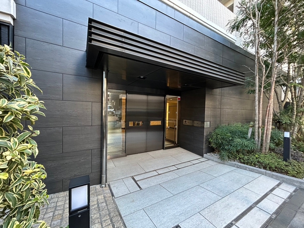 【ザ・パークハウス横浜伊勢町】エントランス