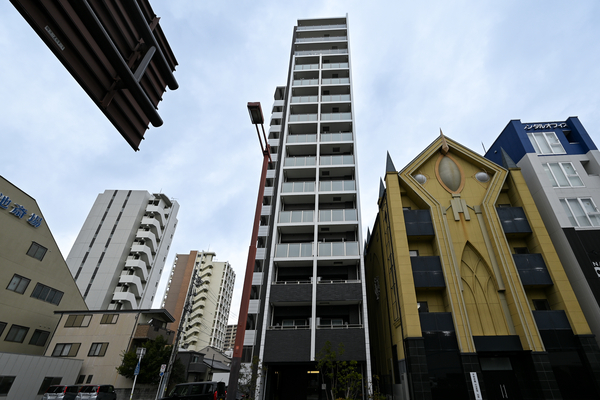 【プレサンスロジェ千種内山】外観