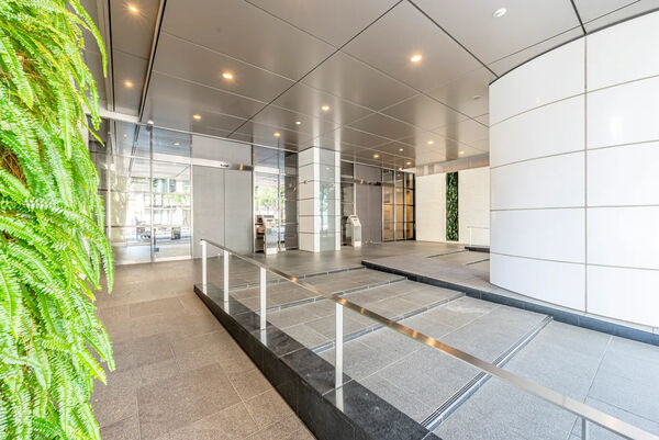 【プレミスト千早タワーツインマークス】エントランス2