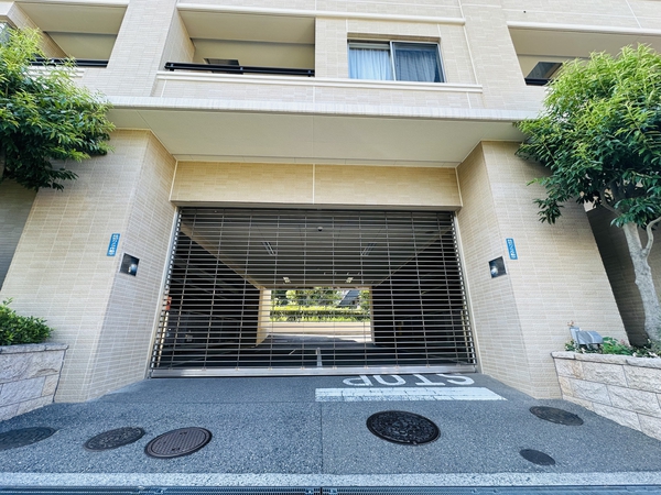 【パークホームズ千里佐竹台】駐車場ゲート