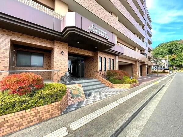 【ライオンズマンション東勝山】エントランス