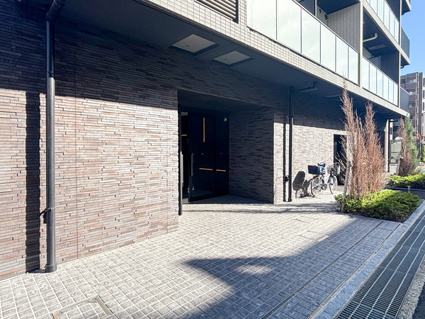 【ジェノヴィア金町】エントランス