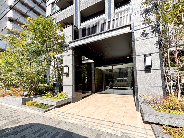 【プレサンスレジェンド大阪新町タワー】エントランス