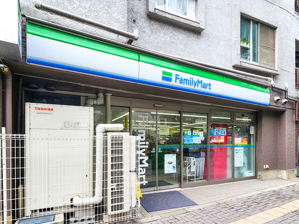 ファミリーマート笹塚二丁目店まで約200m(徒歩3分)