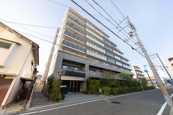 【プレサンスロジェ江坂垂水町】外観