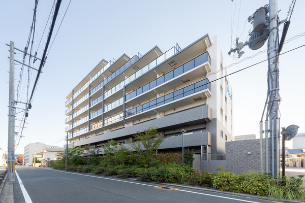 【プレサンスロジェ江坂垂水町】外観