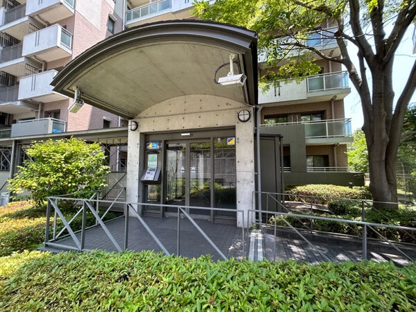 【RICイーストコート7番街】4番館　エントラン1