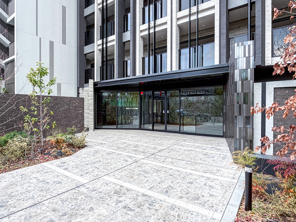 【レーベン桃山台THE COURT】エントランス 【レーベン桃山台THE COURT】エントランス