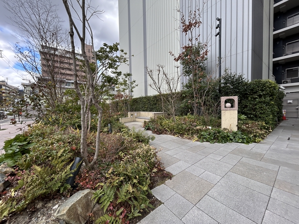 【カサーレ城東ガーデンプレイス】敷地内