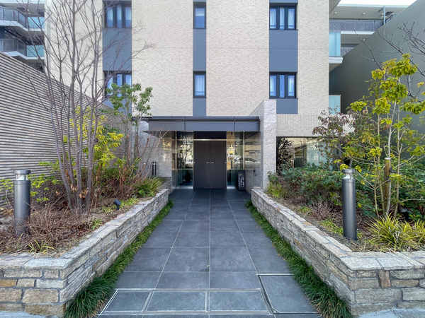 【ジオ西宮北口瓦林町レジデンス】エントランス