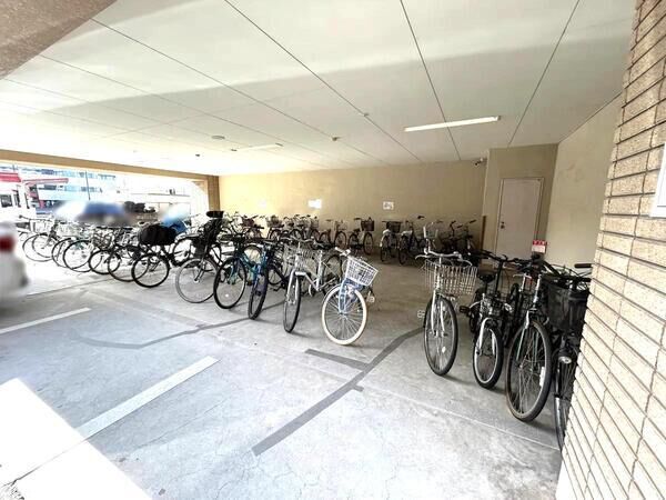 【リビンコート厚生町】(駐輪場) 【リビンコート厚生町】(駐輪場)