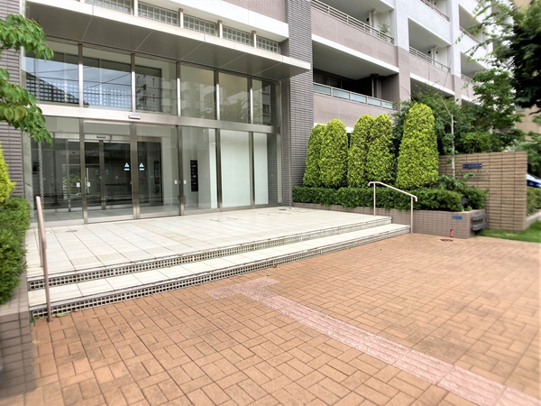 【プラウド雨宮上杉通】エントランスアプローチ