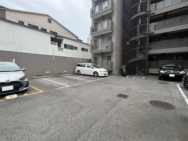 【南大江パークハウス】駐車場 【南大江パークハウス】駐車場