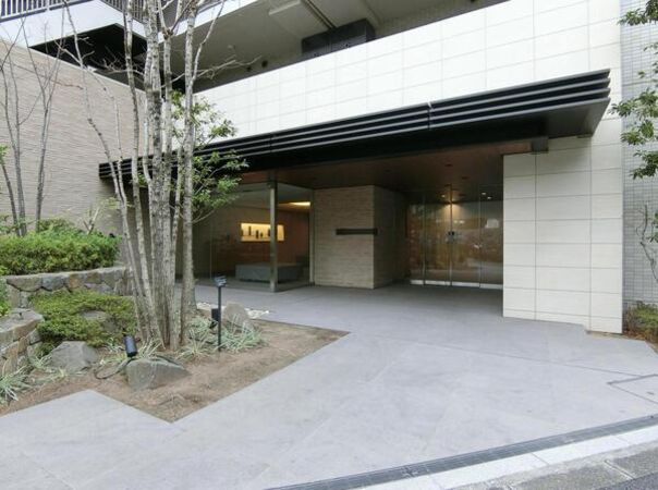 【サンリヤン北綾瀬】エントランス