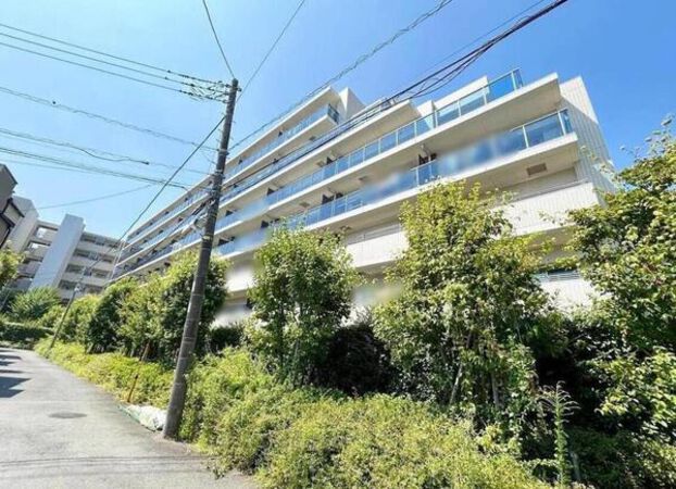 【ザ・パークハウス横浜大口】南向き、南東向きを中心に4棟で構成されています。