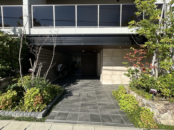 【グランドメゾン一社一丁目】エントランス