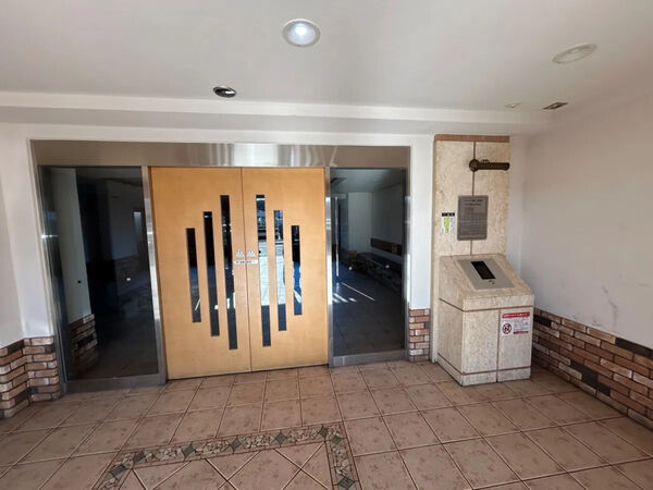 【シャトレ愛松東海2】エントランス