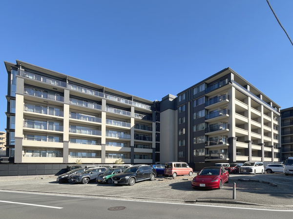 【ヴェレーナ横浜戸塚グランラルジュ】外観