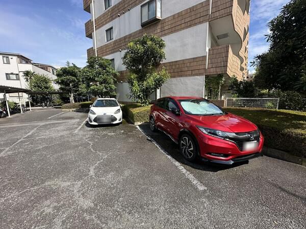 【大宮公園ロジュマン】駐車場