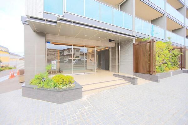【エクセレントシティ新検見川】エントランスアプローチ