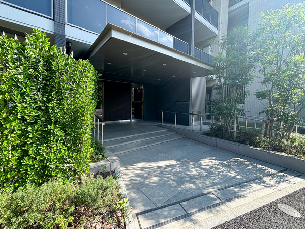 【エクセレントシティ北綾瀬ステーションサイド】エントランス