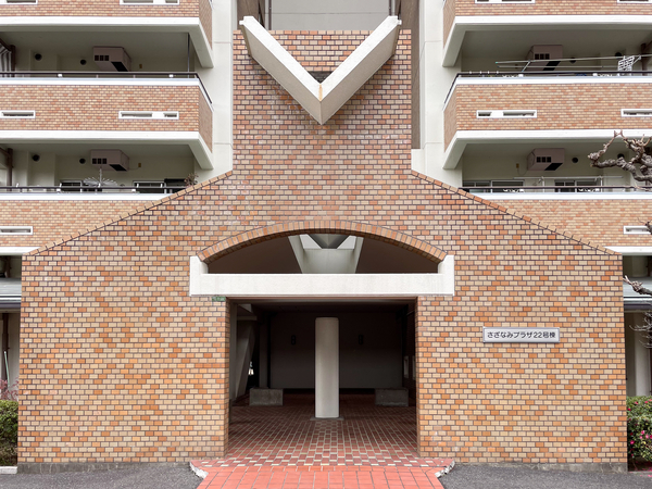 【さざなみプラザ22号棟】エントランス
