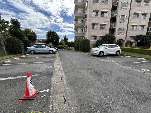 【シティハイツ大宮三橋】駐車場