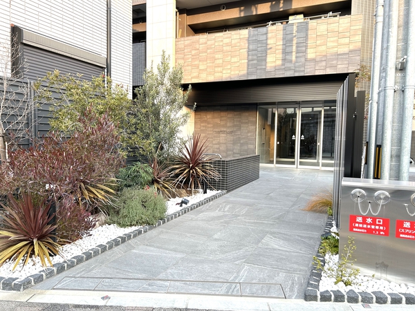 【プレサンスロジェ岡山駅元町】アプローチ