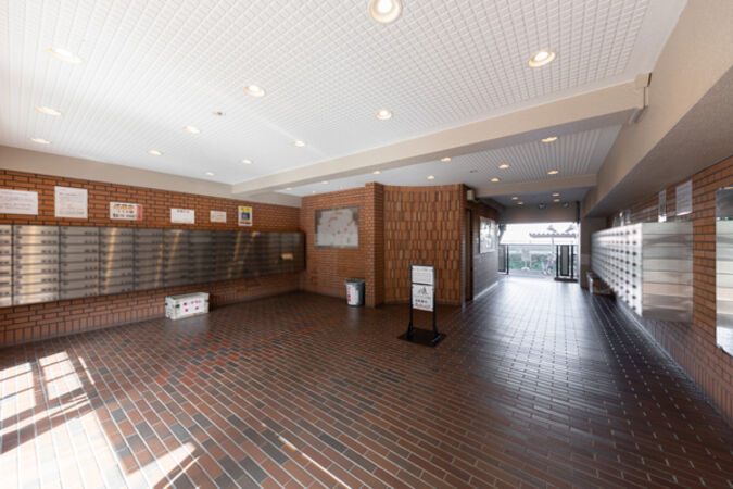 【ユニライフ北大阪】2号棟エントランス 【ユニライフ北大阪】2号棟エントランス